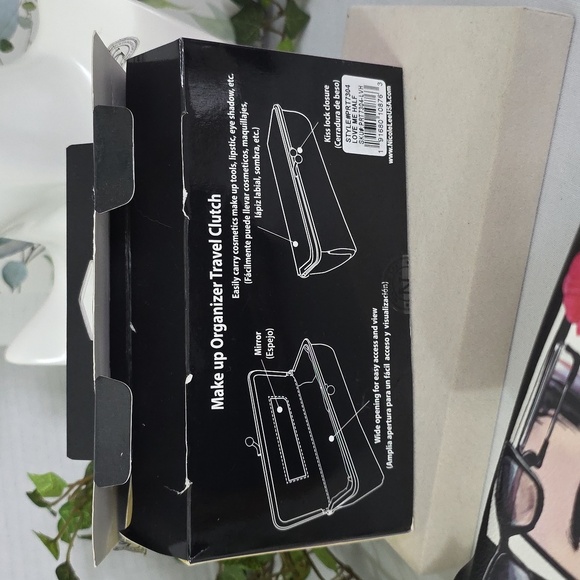 Nicole Lee Love Me Half Make Up Organizer Travel Kiss Lock Clutch NIB - Picture 9 of 12